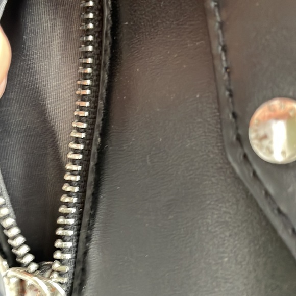 ๐๐งจ๐Host Pick โ๏ธ๐งจ Charles & Keith Genuine Clutch - Picture 8 of 9